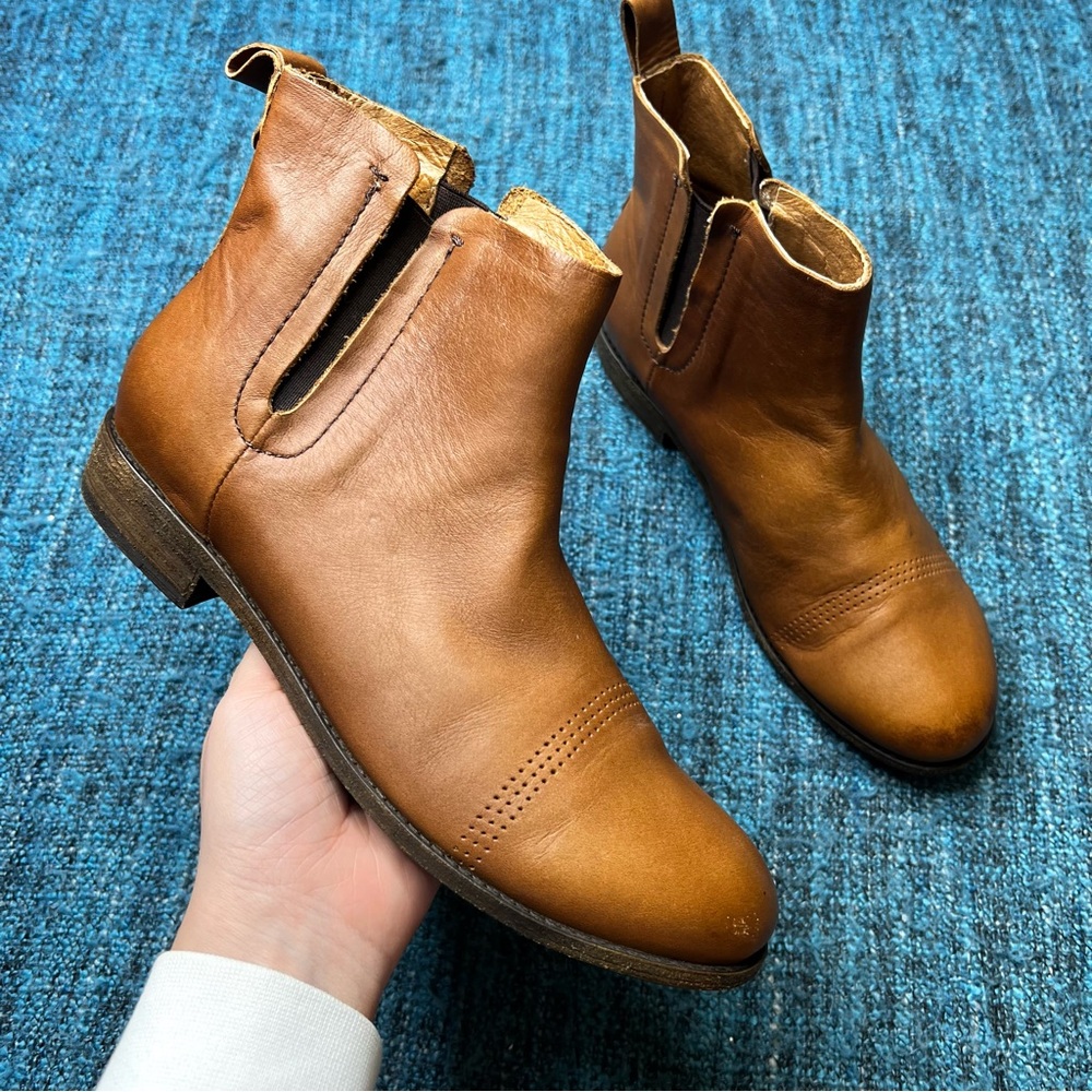 Olukai Malie Chelsea Boots in Rum Brown Leather Women's Size 7 Booties Pull On